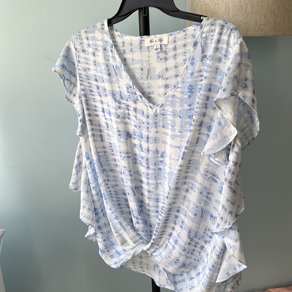 She and Sky flutter short sleeve top - Picture 2 of 9